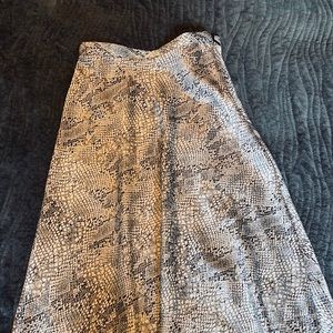 Gianni Bini 3/4 length snake pattern skirt